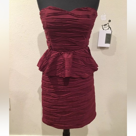 Love Culture Dresses & Skirts - Love Culture women’s dress small wine Burgundy Peplum Mini Strapless Bow bodycon